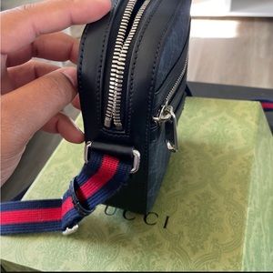 Gucci Black Messenger Bag for Sale (Never Used).
